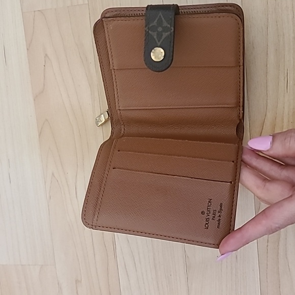 Pre-Owned  LOUIS VUITTON Leather Monogram Wallet Excellent Condition - Picture 6 of 9